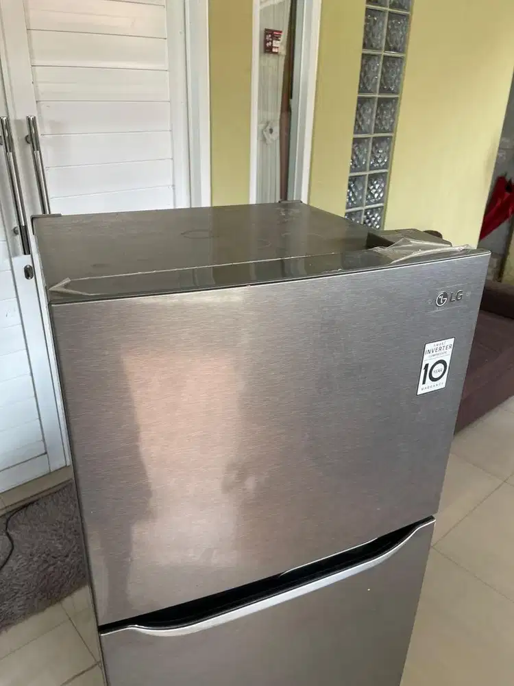 kulkas LG 2 pintu dingin beku no minus