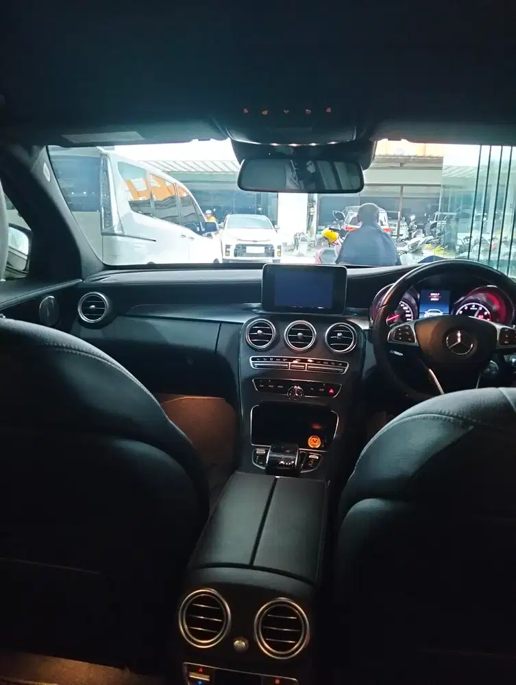 Mercedes-Benz C300 2018 Bensin