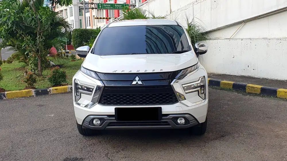 Mitsubishi Xpander Ultimate 1.5 Facelift AT Putih 2022 Like New Low Km