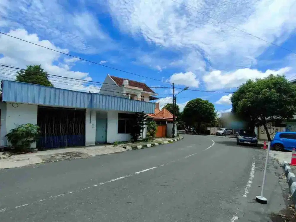 Tanah tepi jalan dekat Malioboro Jogja