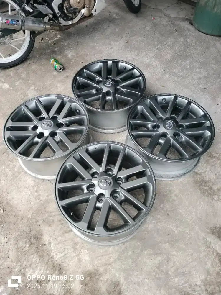 Jual vleg OEM Fortuner R17 kond mulus 4pcs.