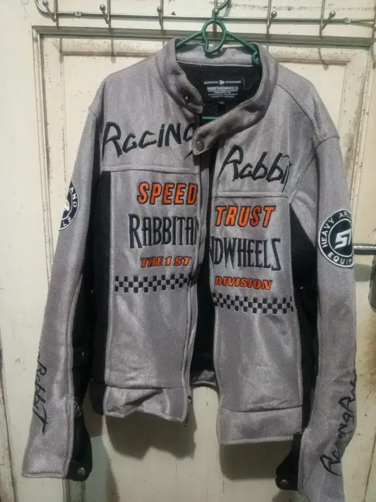 Jaket Rabbit and Wheels size L original