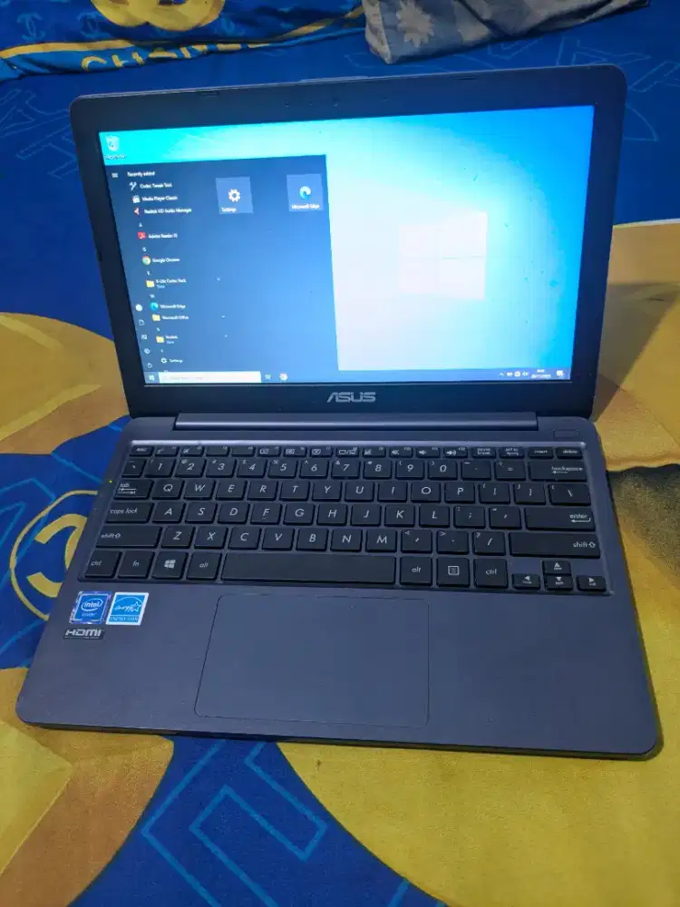 Laptop Asus Vivobook E203MAH Normalan Tinggal Pake Aja