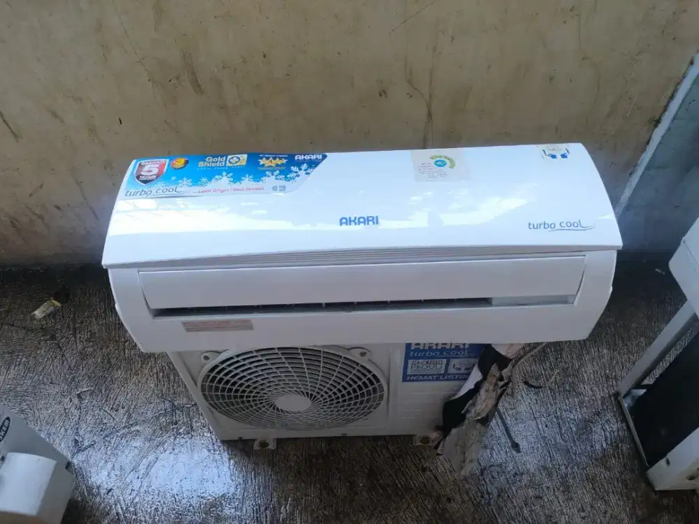 Jual AC secon  merek Akari 1/2pk AC dingin mantap