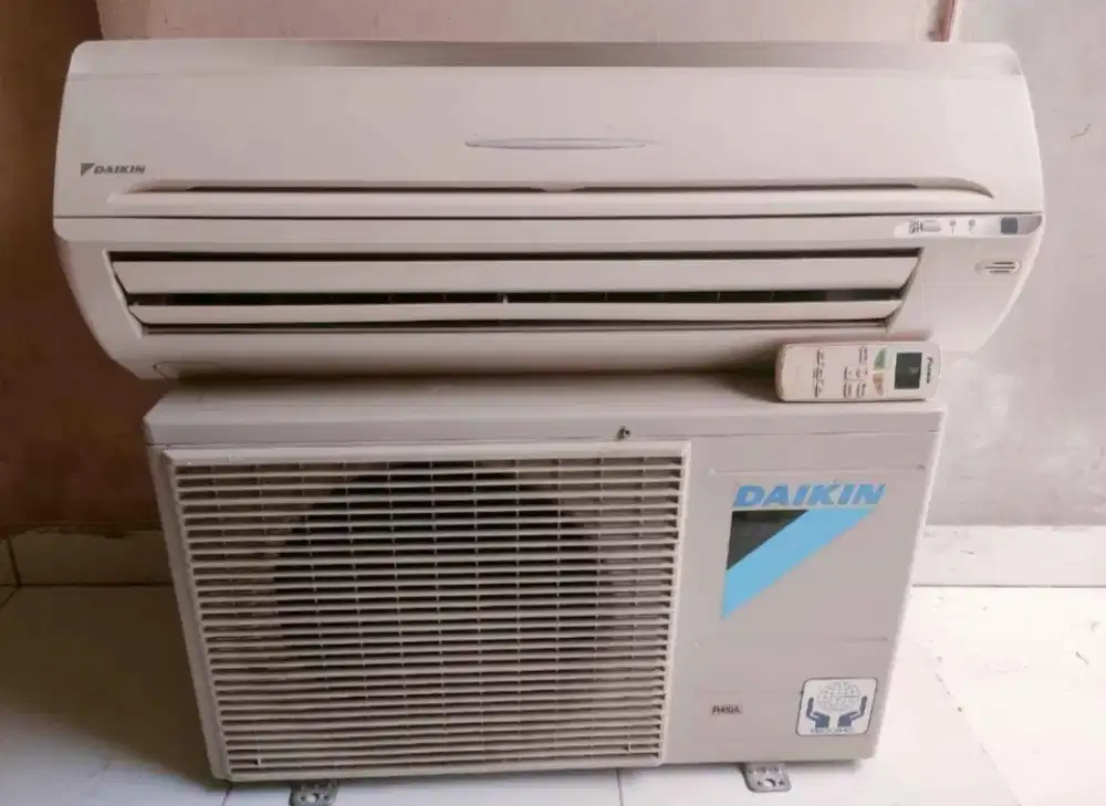 Jual AC secon merek Daikin 1/2pk AC dingin mantap