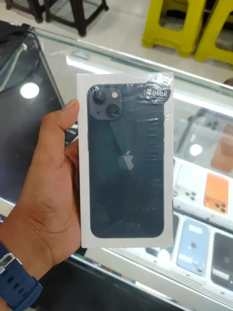 Iphone 13 128 garansi resmi indonesia 1 tahun