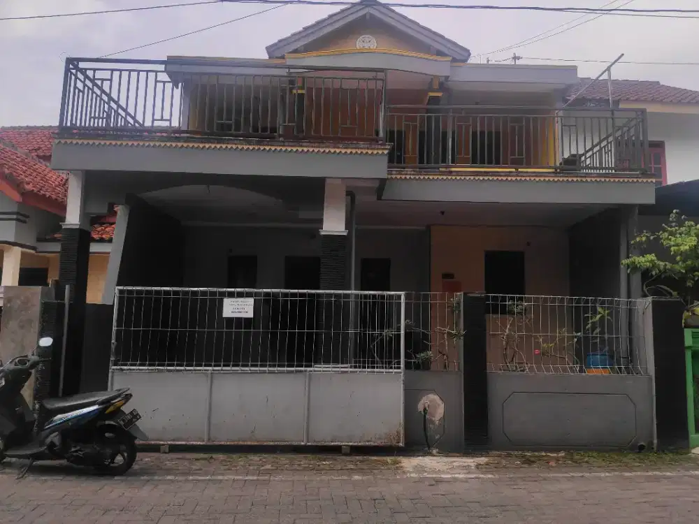 Dikontrakan rumah 2 lantai minimal 1 tahun