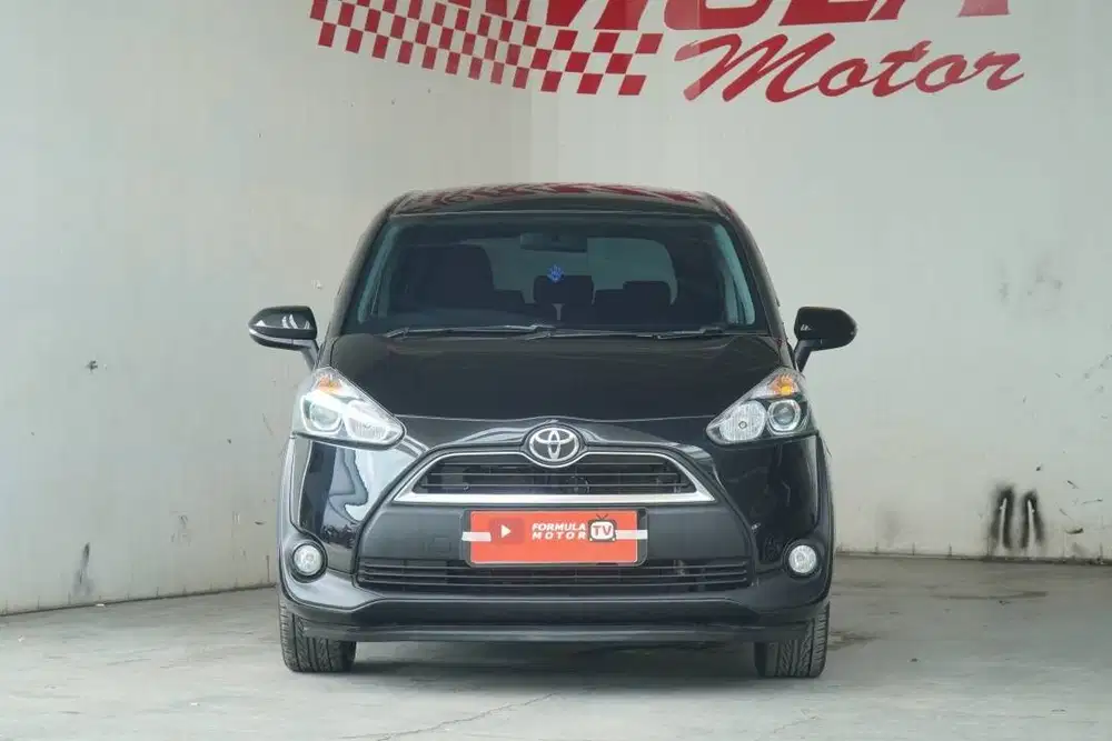 Toyota Sienta V 1.5 AT 2017 Hitam