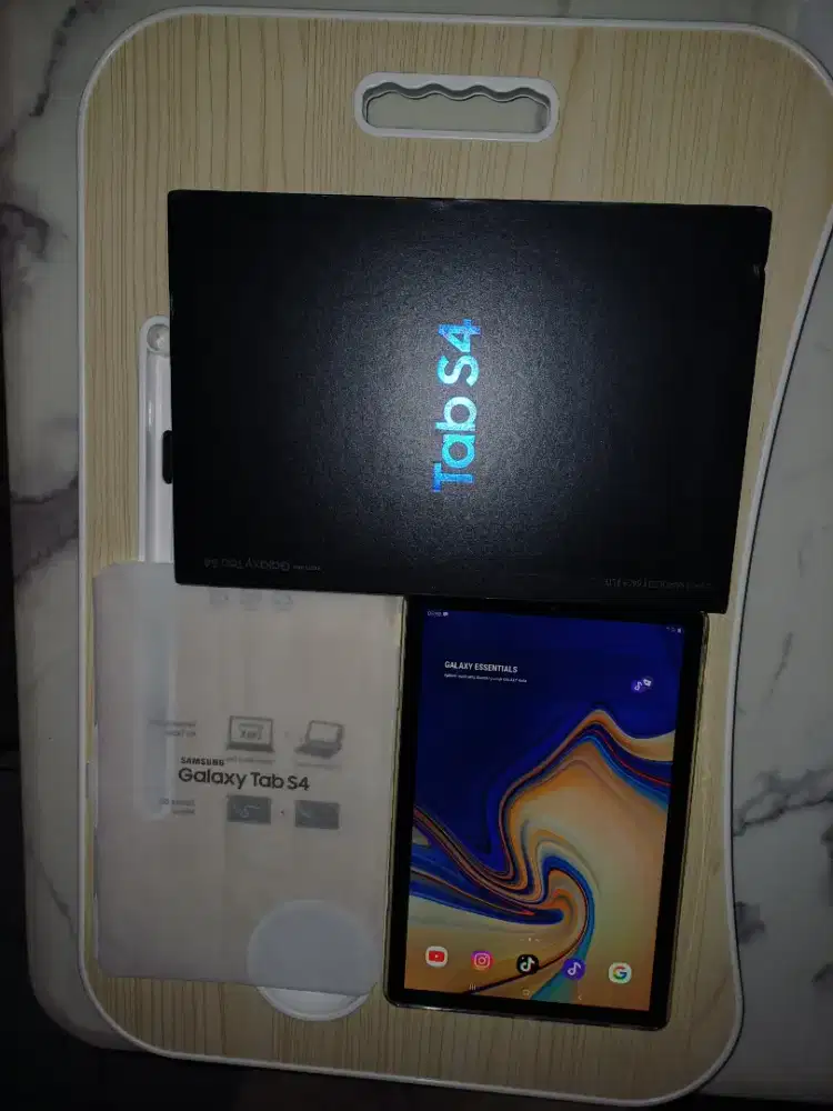 SAMSUNG Tab S4 super amoled 10.5 lengkap/mulus/jarang sekali di pake