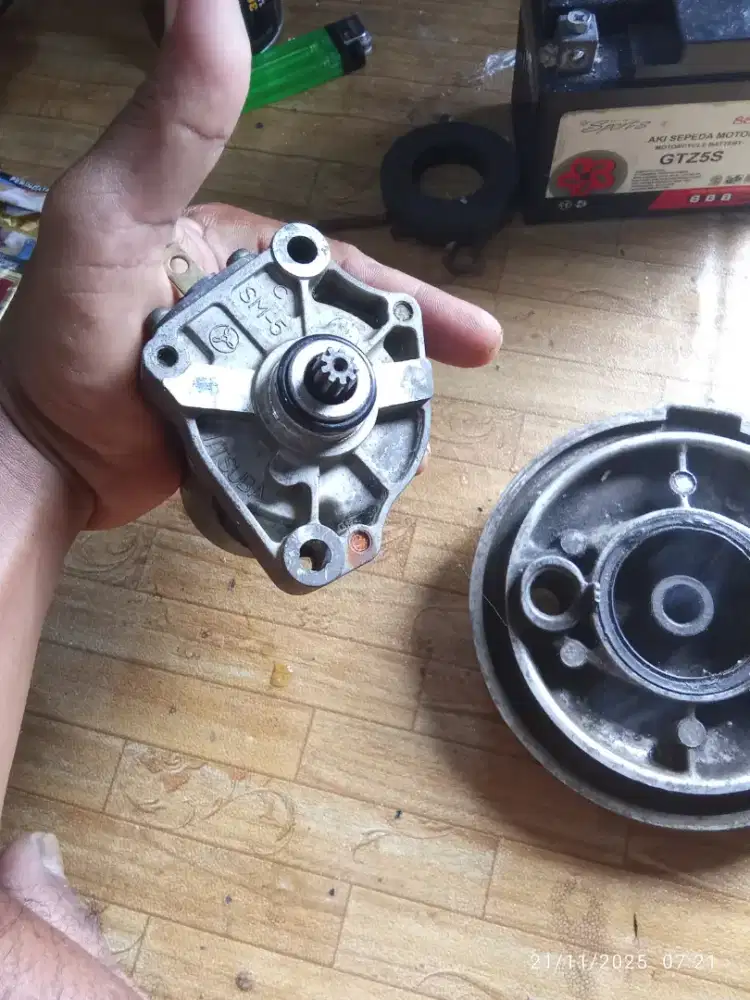 Tutup tromol kampas rem depan Supra orienya dan dinamo stater orienya