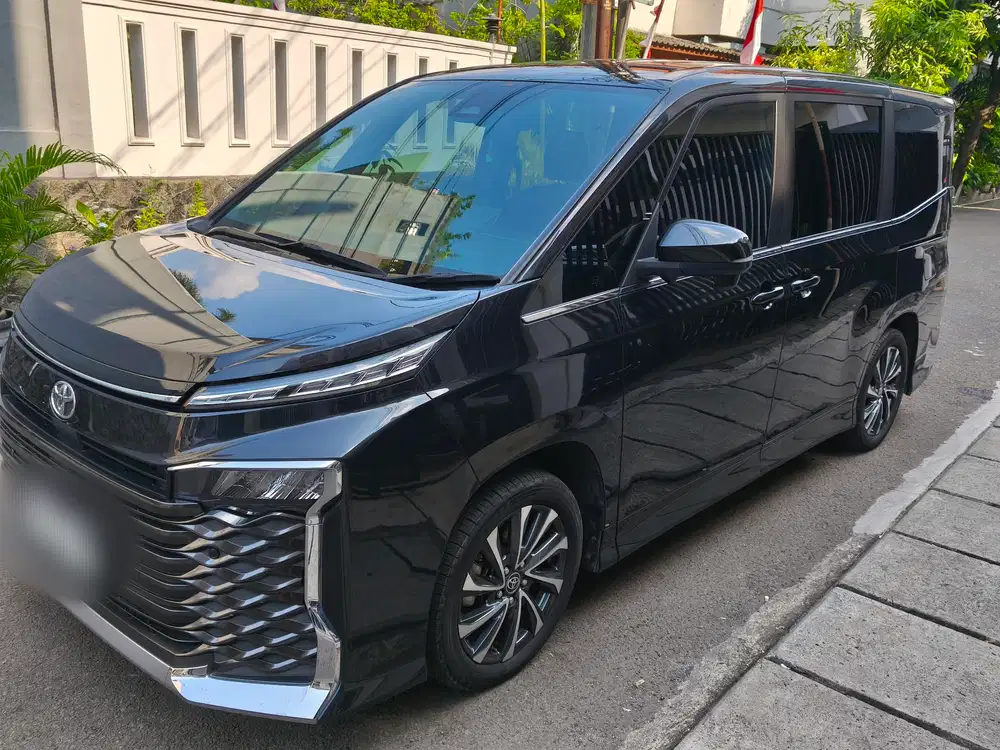 Toyota Voxy 2024 Bensin