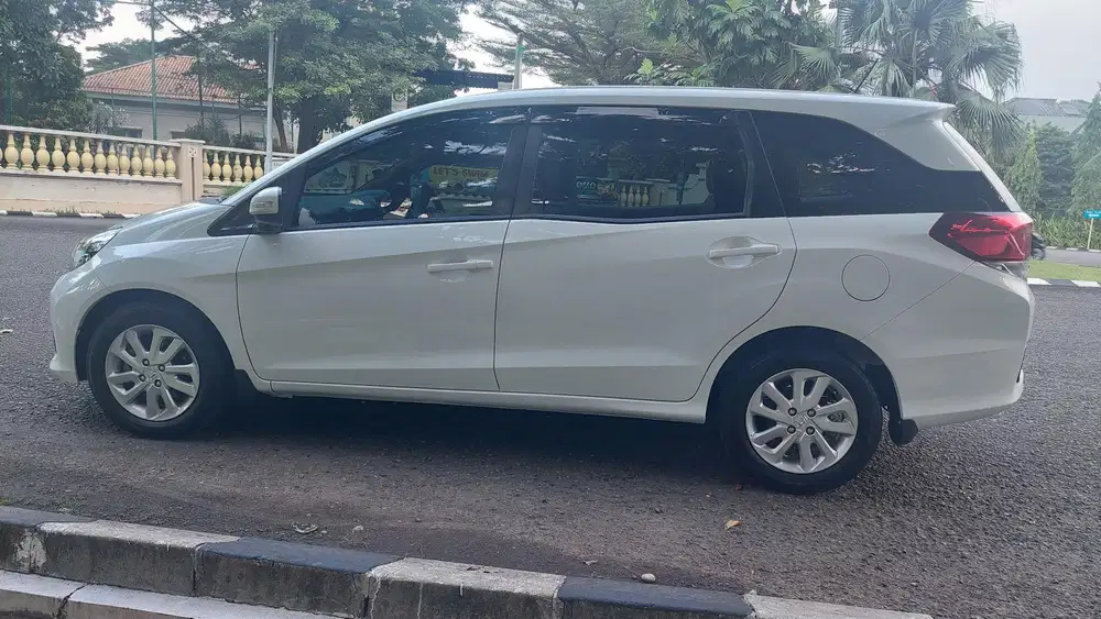 Mobilio E CVT 2015 Putih