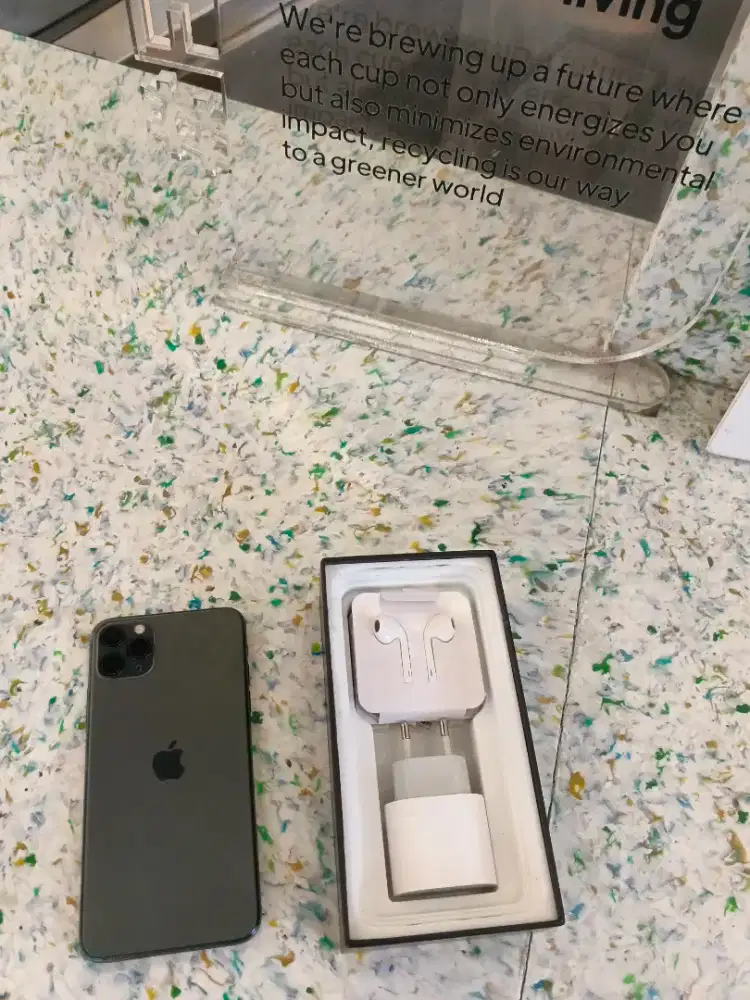 Iphone 11 pro max 256gb ya masih new