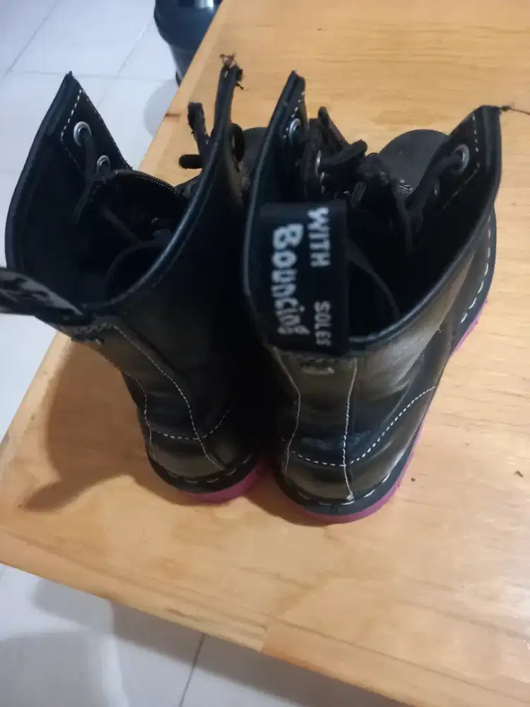 Jual sepatu DOCMART second