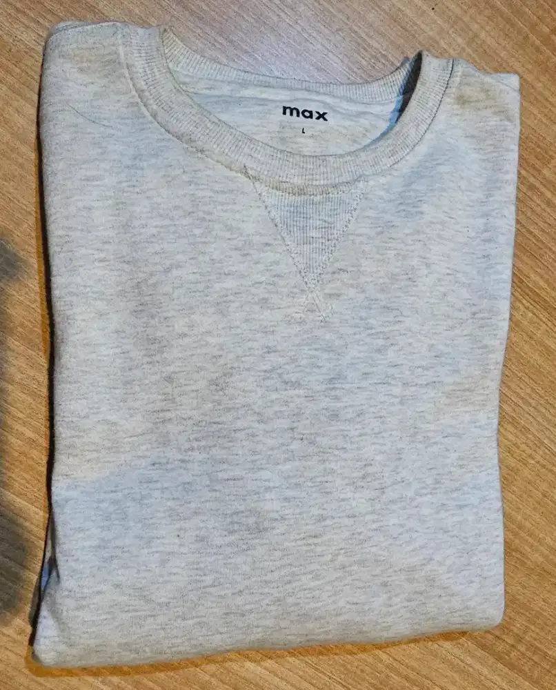 Sweater Max White Misty — Size L | Preloved Rapi & Aesthetic!