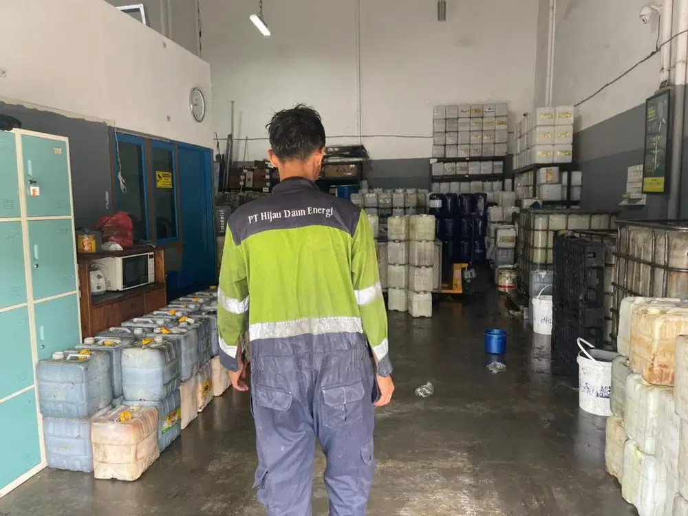 Kerja Paruh Waktu Bongkar Jelantah