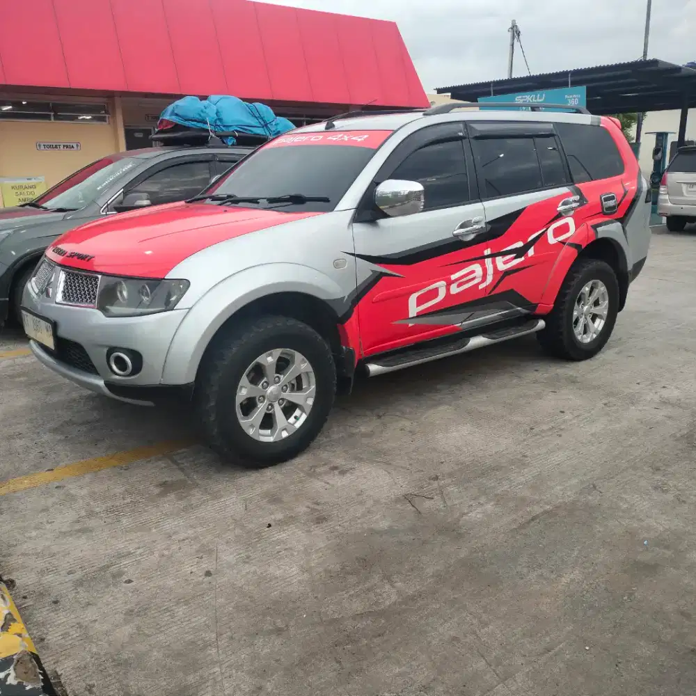B.U jual mobil pajero
