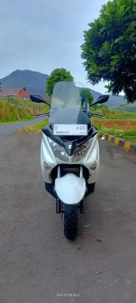 Rare item Suzuki Burgman 200 THN 2014 big matic low km istimewa