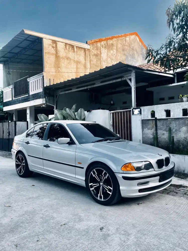 BMW 318i 2001 Bensin