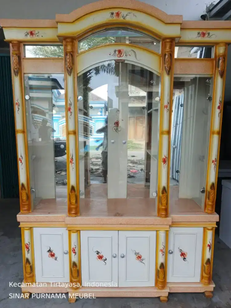 Lemari hias kaca jumbo
