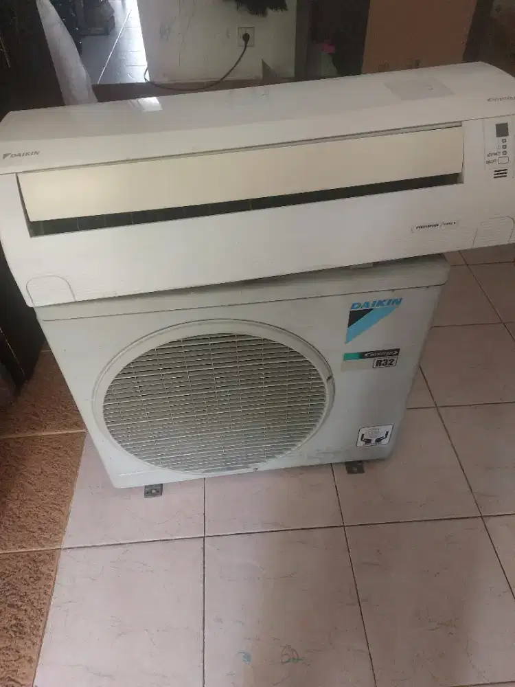 DIJUAL CEPAT AC DAIKIN 1/2 PK