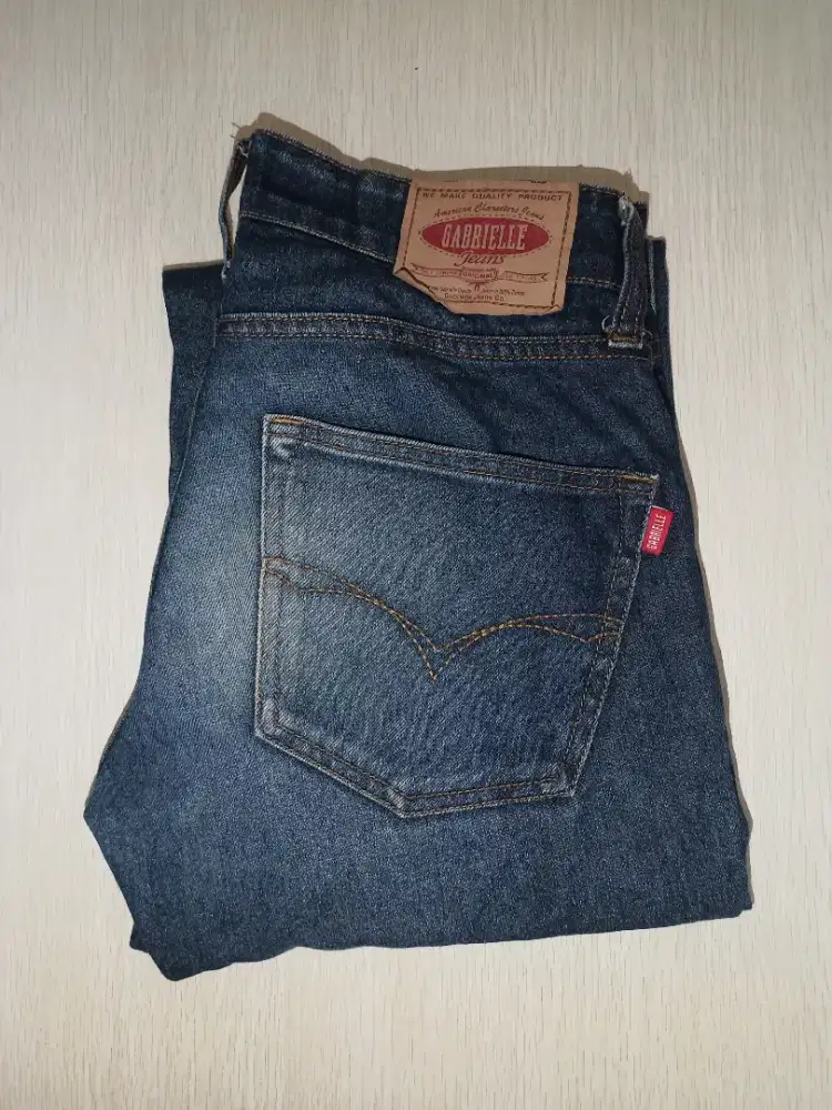 Gabrielle Jeans warna biru gelap