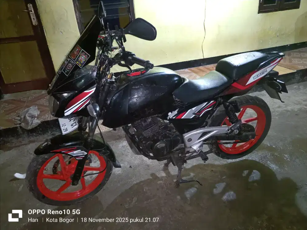 Bajaj Pulsar p180 ug4