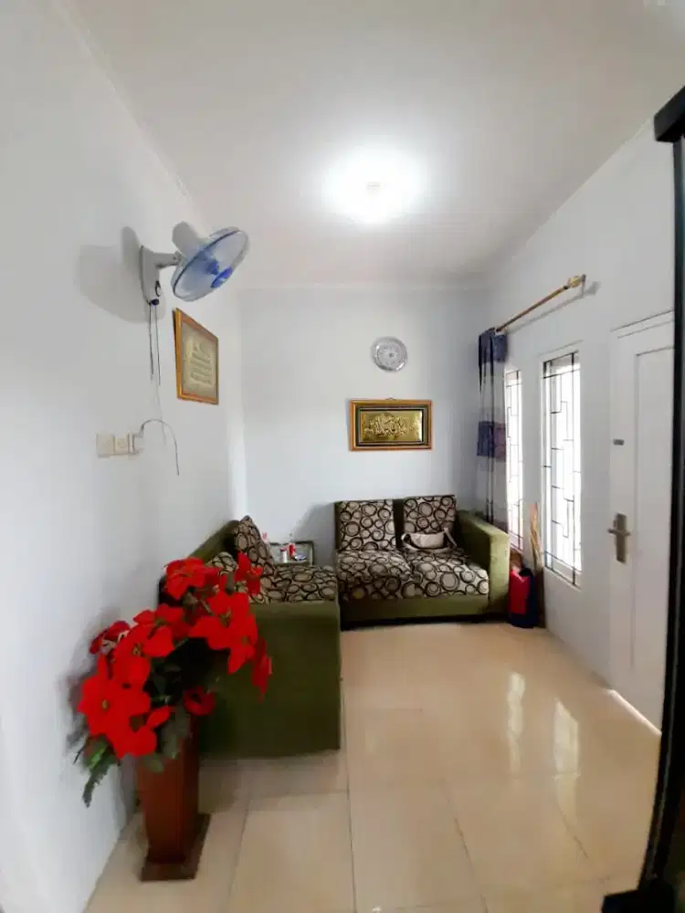 Disewakan rumah berikut furniture dan peralatan elektronik