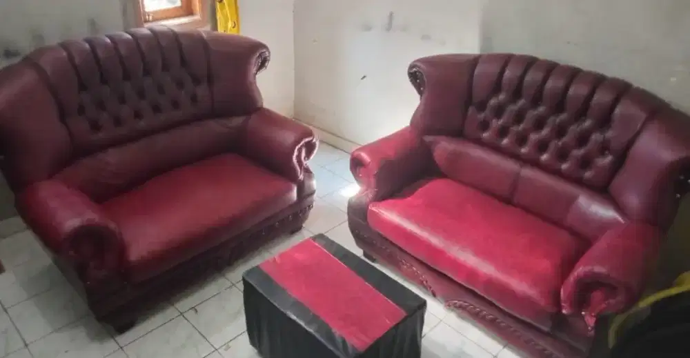 Kursi sofa merah