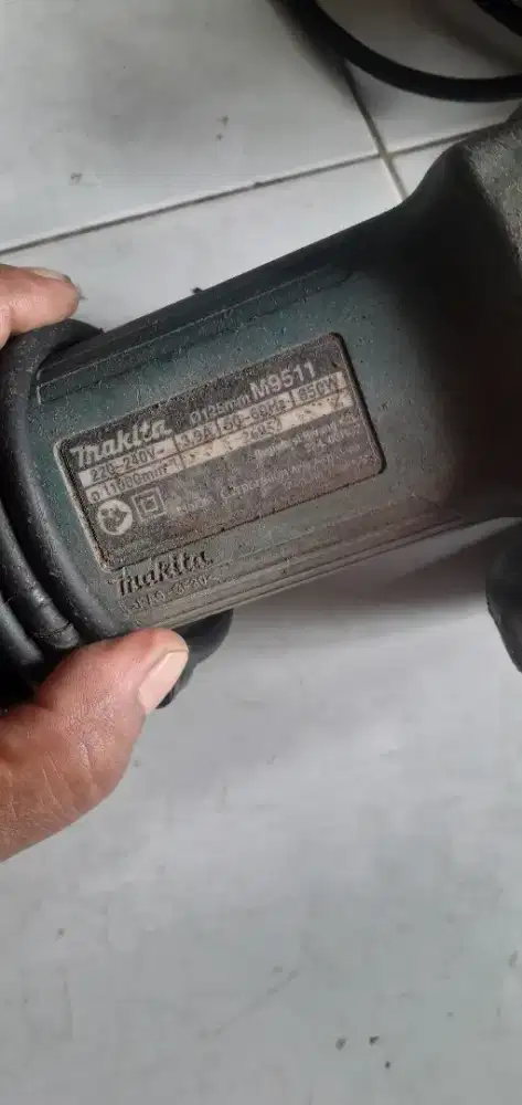 Mesin Grinda Makita M9511