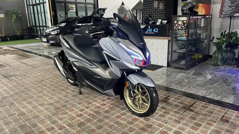 Honda Forza 250 Gen 2 Silver upgrade 350cc