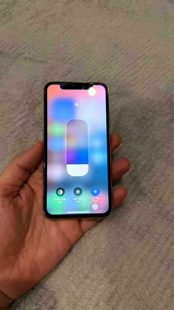 Dijual Iphone Xs silver 256GB Hp charger Terdaftar