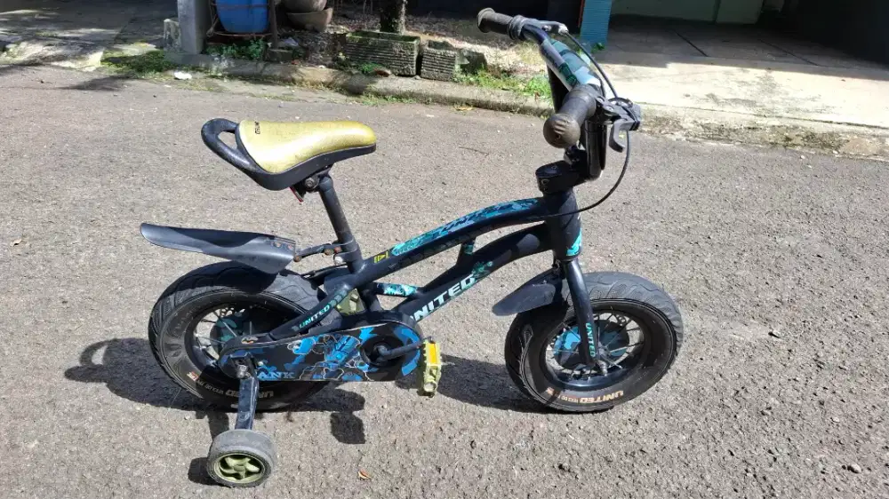 Sepeda Anak UNITED Ukuran 12 BAGUS