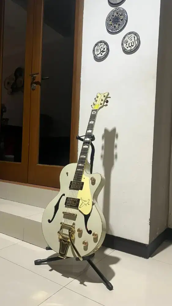 Gitar akustik elektrik gretsch white falcon