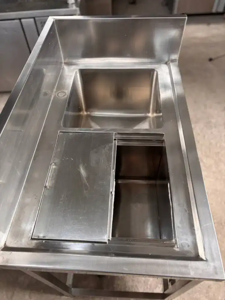 Sink ice bin ( e )
Uk 97x60x90
Lubang sink 40x40x30
Ice bin 40x40x30