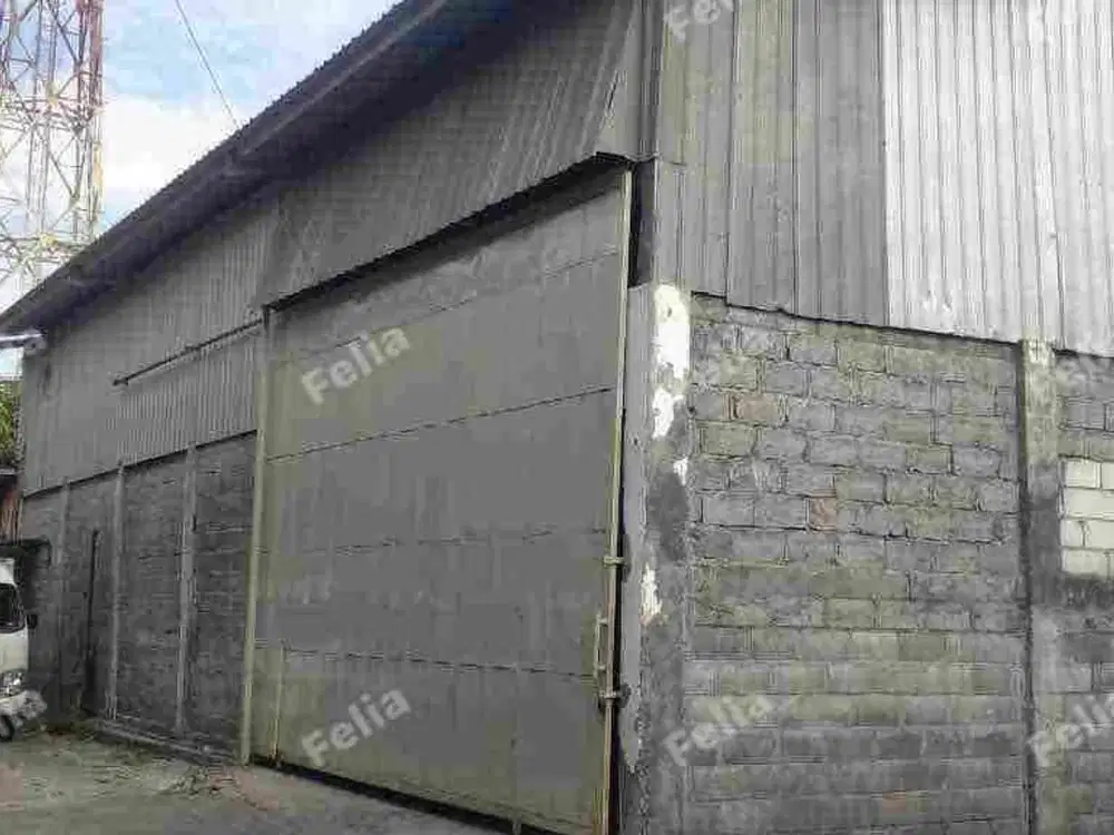 Disewakan gudang bangunan baru tropodo samping superindo