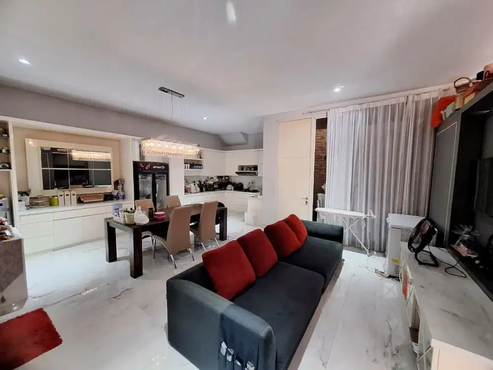 Rumah Minimalis 2 Lt Murah Mewah Pakuwon City Dekat Araya