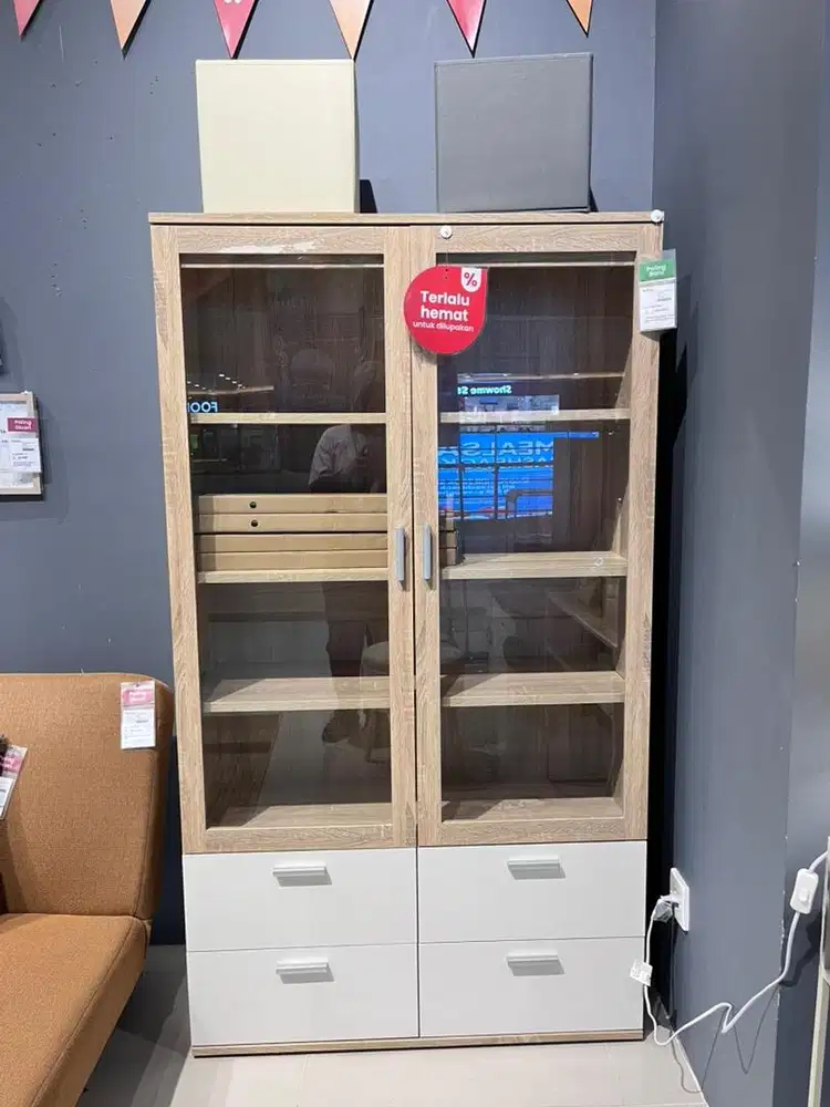 Lemari Pajangan Aesthetic