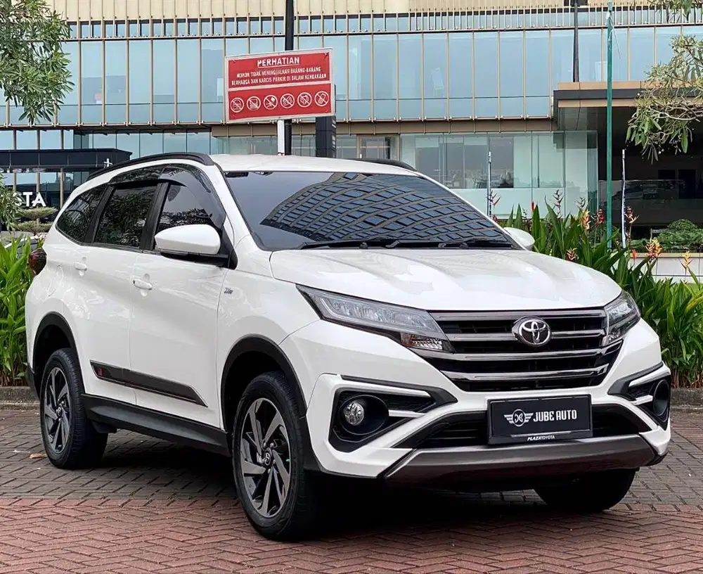 LIKE NEW LOW KM TOYOTA RUSH GR 1.5 S A/T 2023