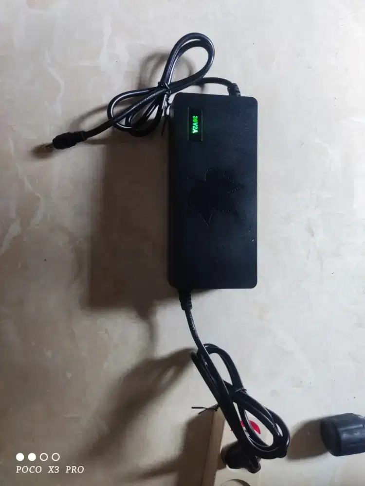 Charger 36V 2A untuk battery pack