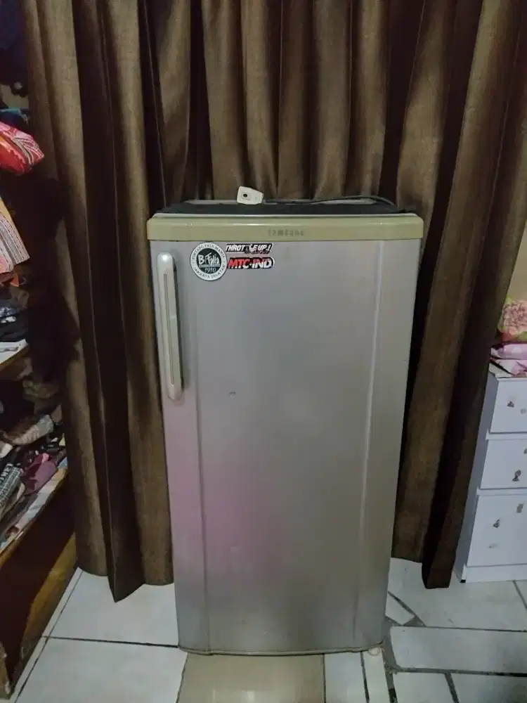 Kulkas merek Samsung 1 pintu