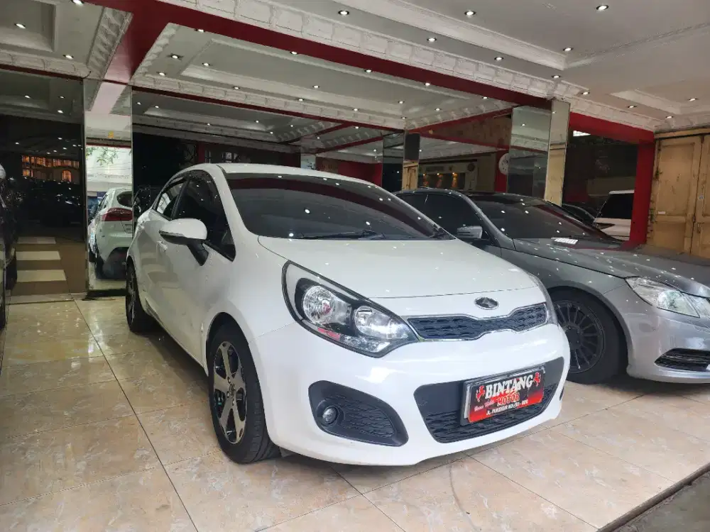 KIA RIO AT 2014 KM RENDAH PUTIH / MODEL THN 2015 (BINTANG MOTOR)