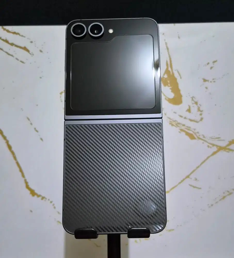 Samsung Galaxy Z Flip 6, 12/256 GB, Mulus 95%, Ex. Garansi SEIN