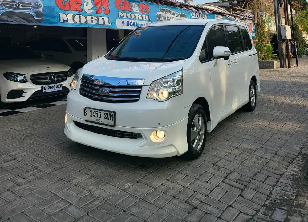 Toyota Nav 1 2.0 V Bensin AT 2013