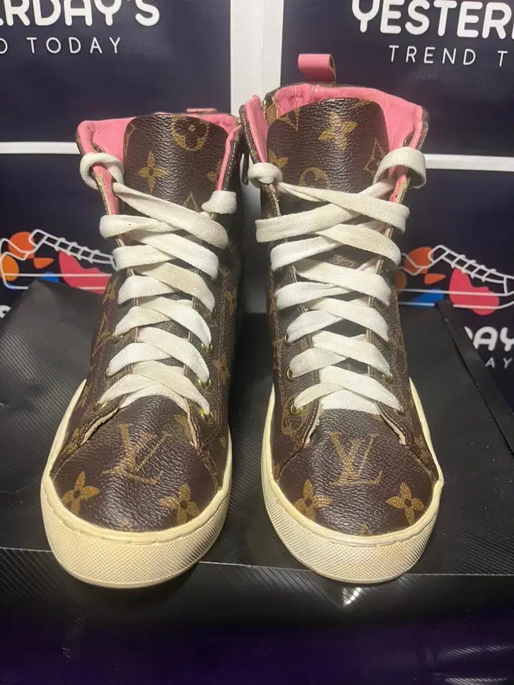 Sepatu Louis Vuitton