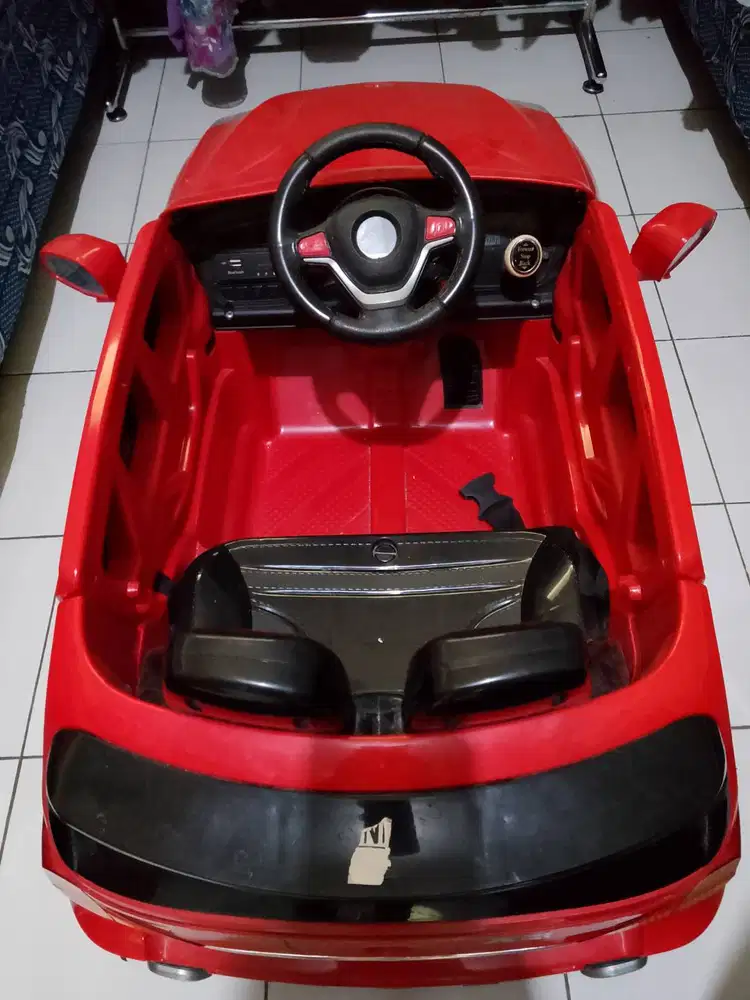 Mobil Mainan Anak Sedan