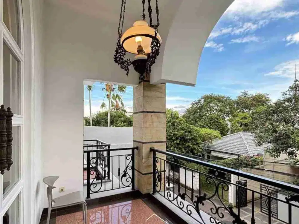 DISEWAKAN RUMAH BAGUS 2LANTAI SIAP HUNI BISA BUAT KANTOR JL LEBAK BULUS I JAKSEL.