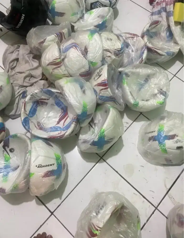 Bola sepak segala ukuranl