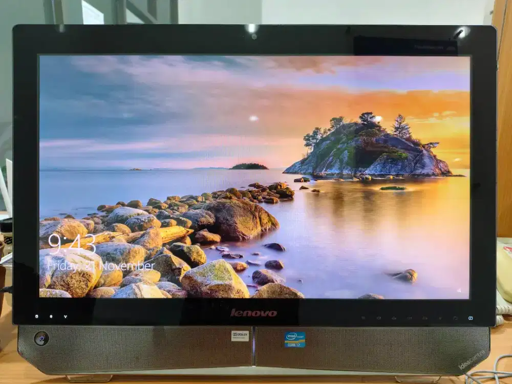 Komputer AIO merk Lenovo