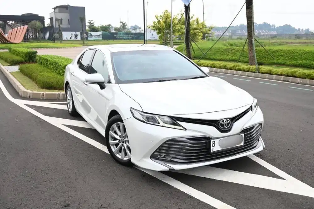 (LOW TDP!) Toyota Camry 2.5 V (Pearl White)